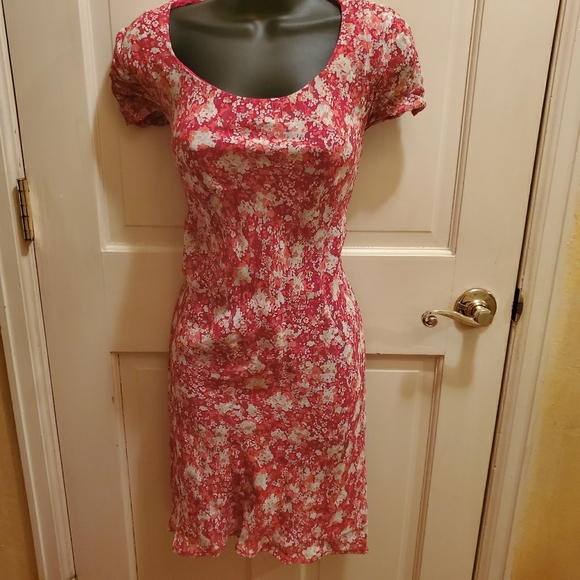 Jones New York Dresses & Skirts - Jones of New York Rayon Dress Red Floral Large